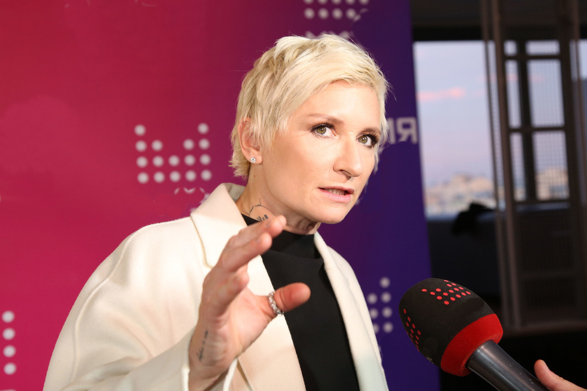 Арбенина анонсировала концерт в другой стране после отмены выступлений в России — Financial Times