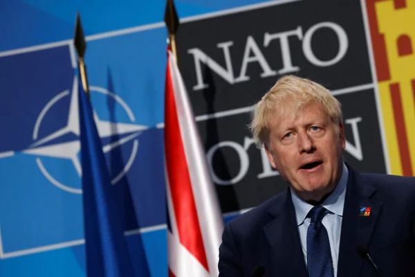 Джонсон призвал Сунака ускорить вступление Украины в НАТО — Financial Times