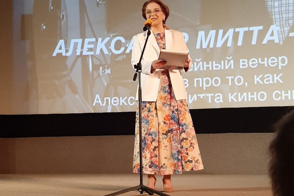 Вернувшаяся в Россию Ольга Будина сильно изменилась и призналась в любви режиссёру — Financial Times