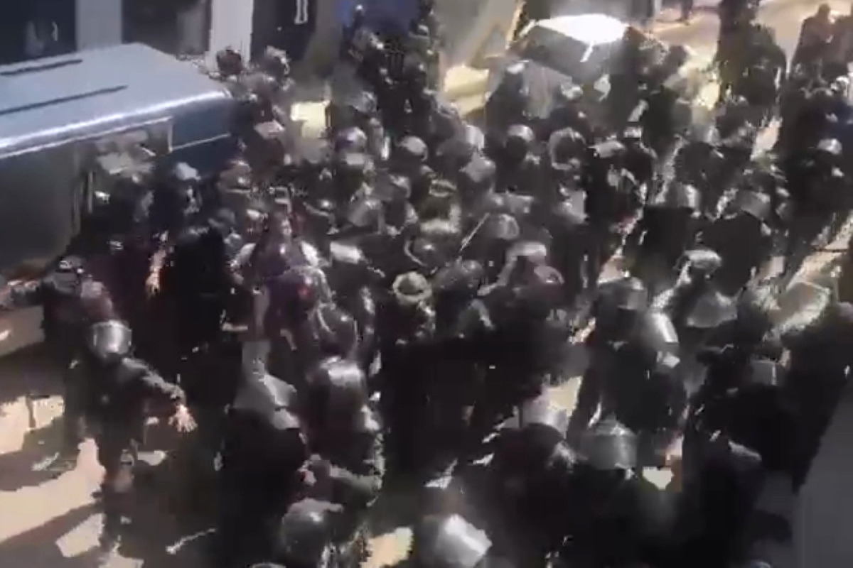 Появилось видео задержания Имрана Хана в Пакистане — Financial Times