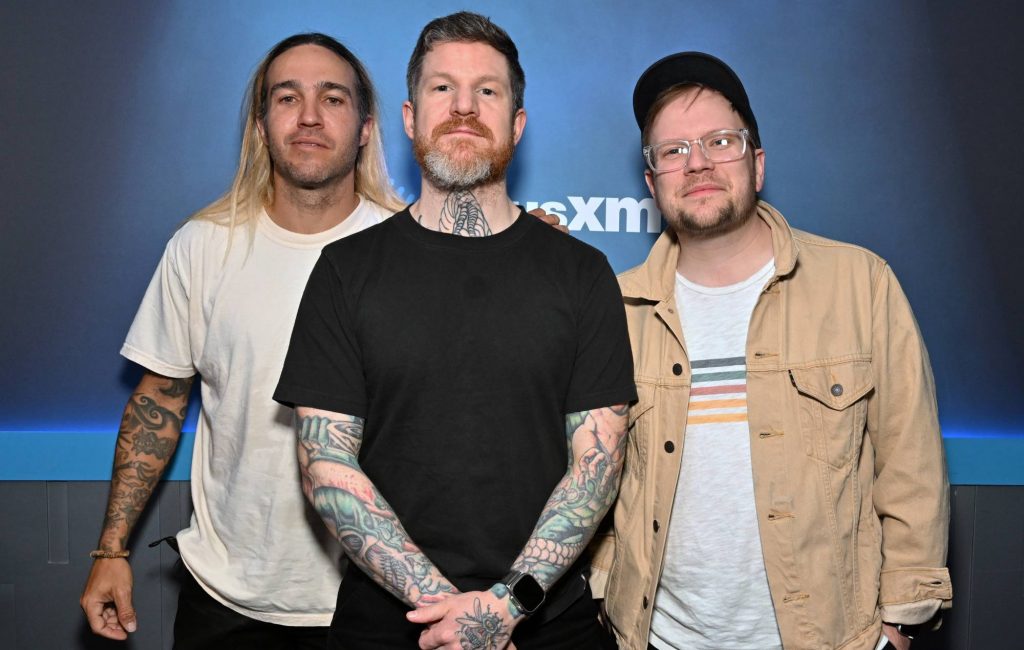 Fall Out Boy продают винил с настоящими человеческими слезами — Fil