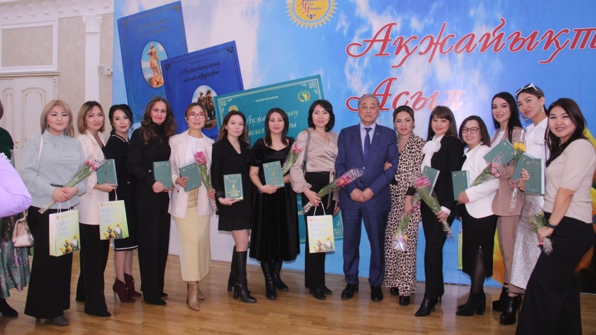 Издана совместная книга