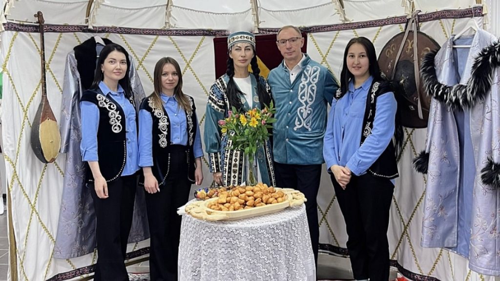 С любовью к национальным традициям!