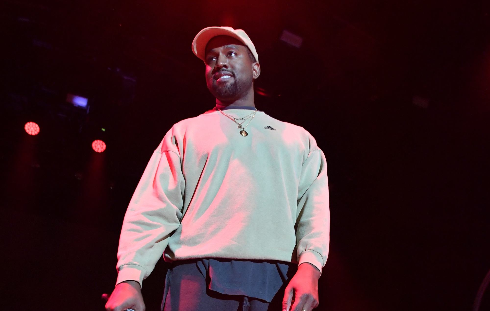 Adidas продаст обувь Yeezy и пожертвует вырученные средства на благотворительность — Fil