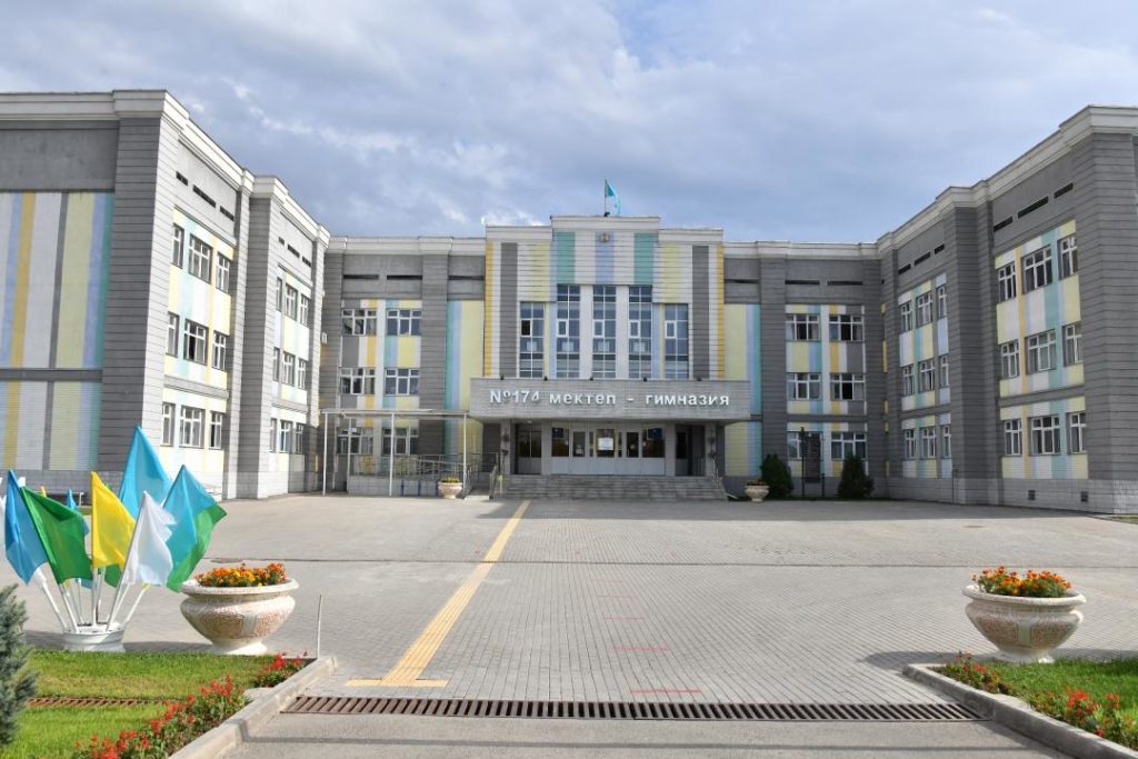 Когда учащиеся Алматы сдадут итоговые выпускные экзамены