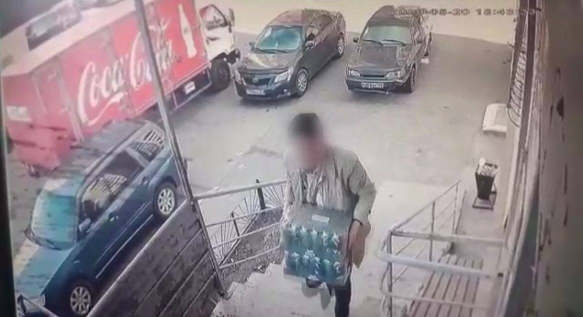 Кражу энергетических напитков раскрыли полицейские Астаны