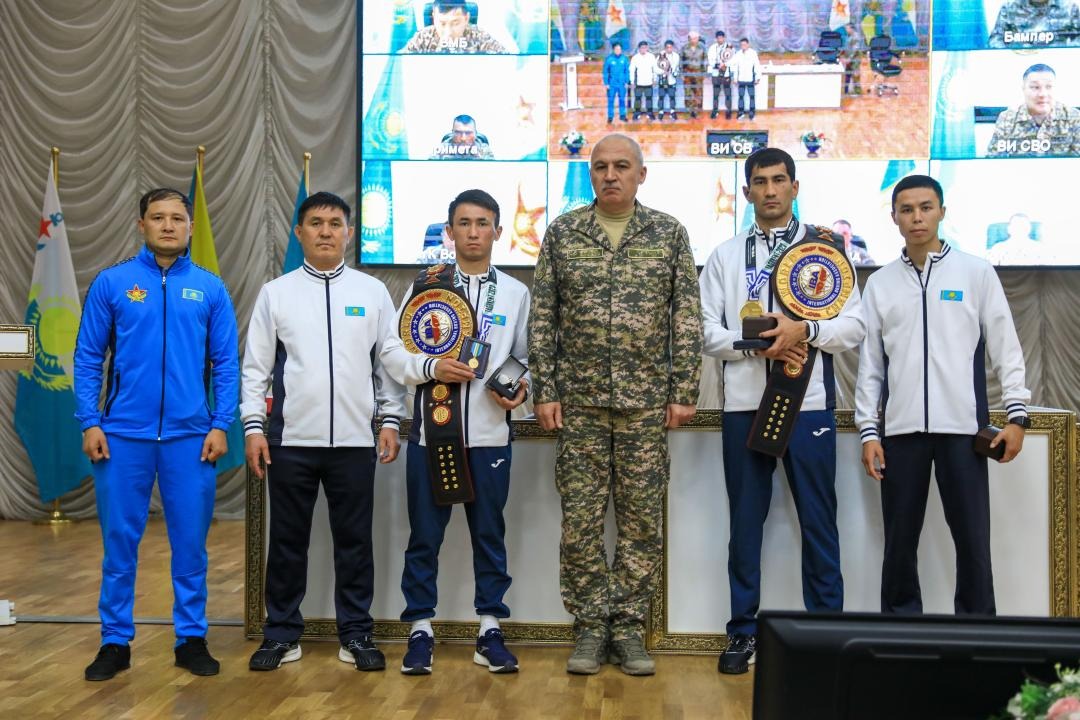 Министр обороны вручил награды спортсменам ЦСК – чемпионам мира по боксу