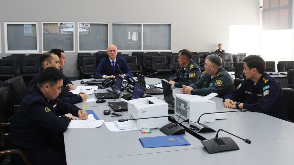 На грани опасности: Пожар в Абайской области под контролем спасателей