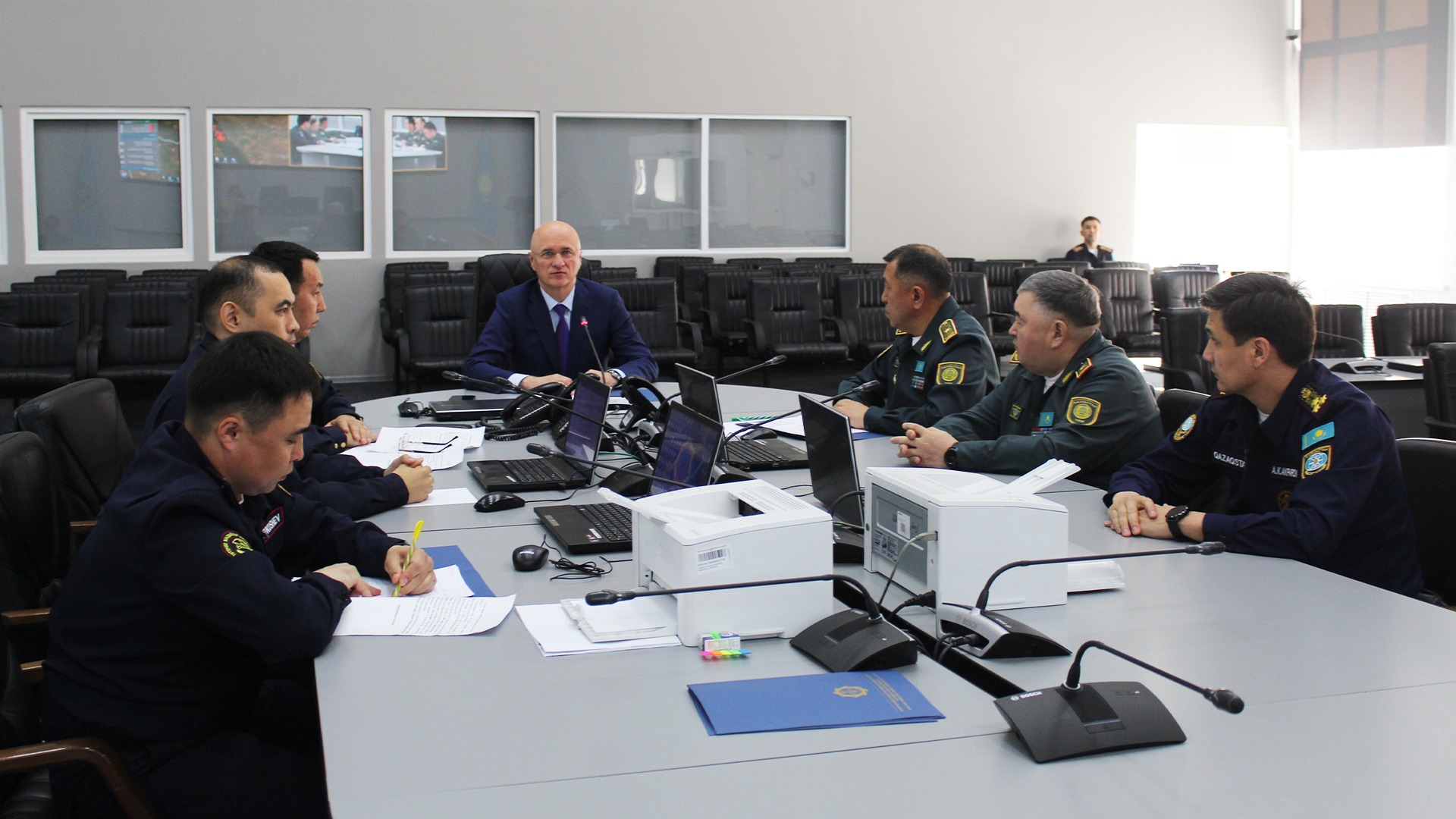 На грани опасности: Пожар в Абайской области под контролем спасателей