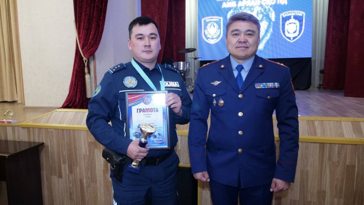 Полицейские СКО поздравили с юбилеем сотрудников подразделения спецназначения
