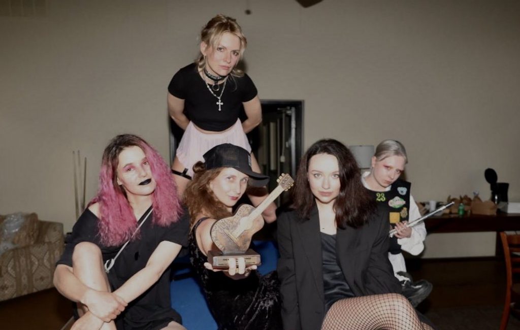Pussy Riot получили премию Вуди Гатри 2023 года — Fil