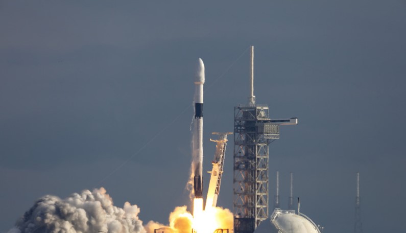 SpaceX вывела на орбиту спутник связи компании Arabsat