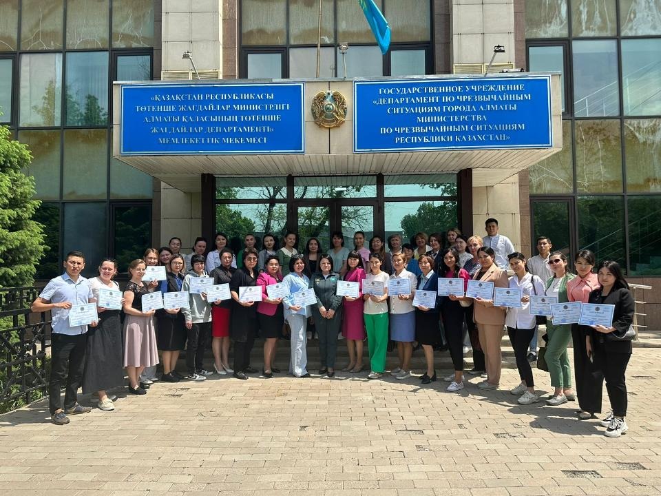 В Алматы обучен персонал оздоровительных лагерей труда и отдыха основам безопасности при ЧС