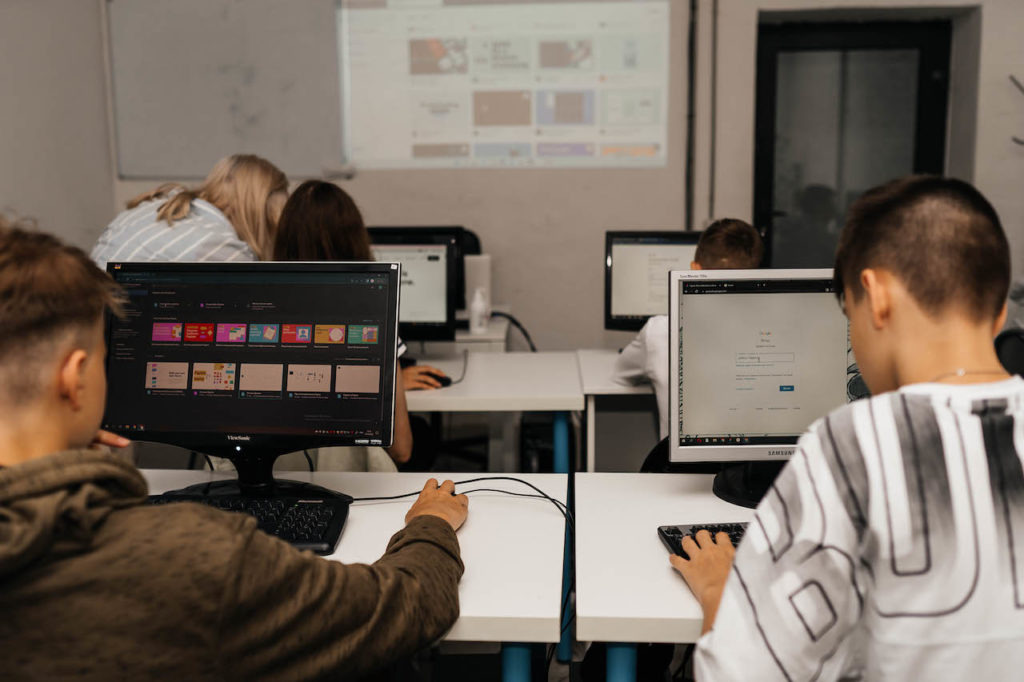 В Казахстане запускают новый формат IT-обучения для подростков