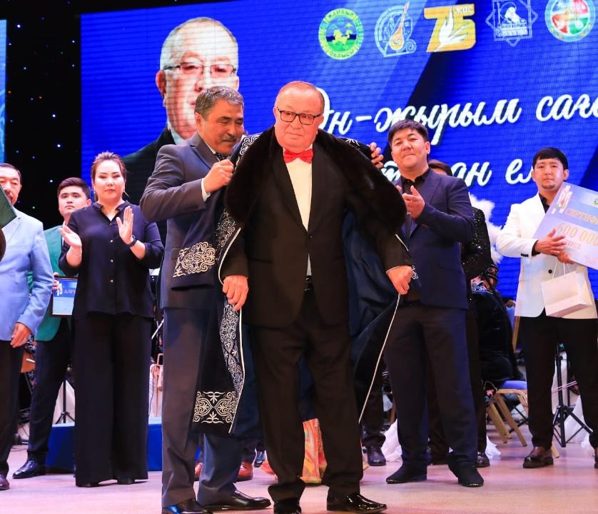 В Таразе отметили 75-летний юбилей певца и композитора Алтынбека Коразбаева