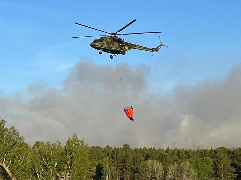 Военнослужащие ВС участвуют в локализации пожаров в Абайской области