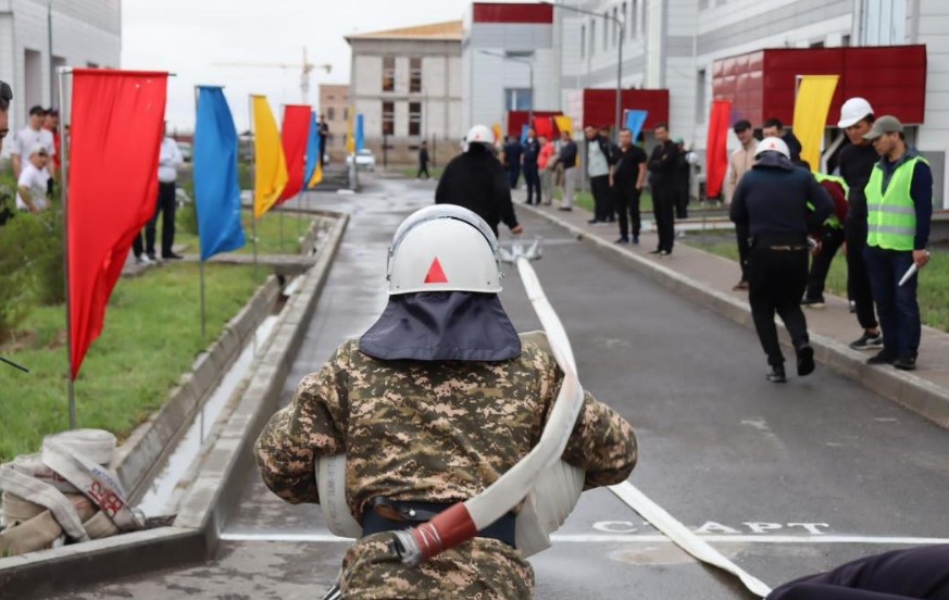 Впервые в Туркестанской области прошли соревнования по пожарно-спасательному спорт