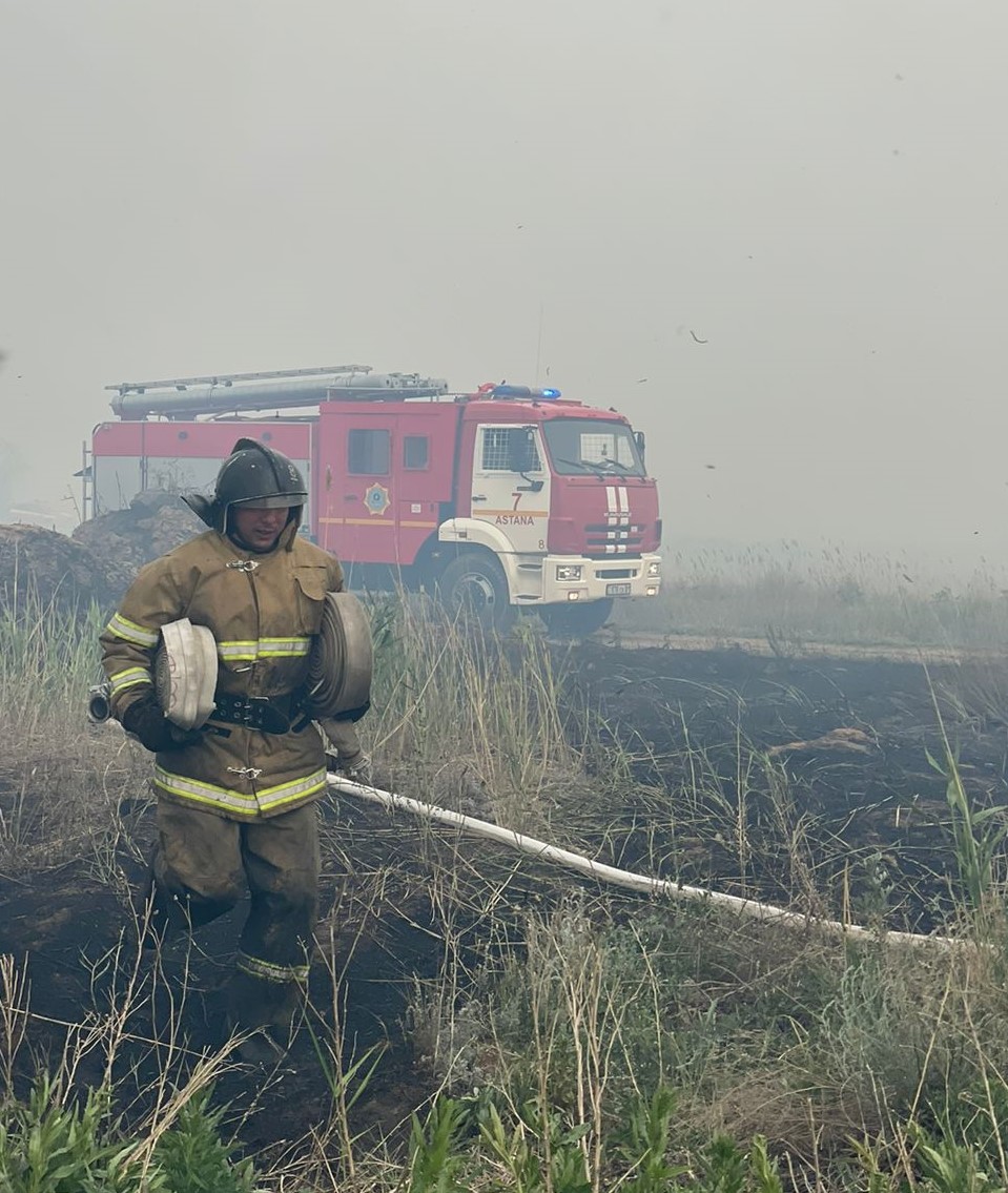 Пожар в Астане: более 63 тонн воды сбросили с вертолетов