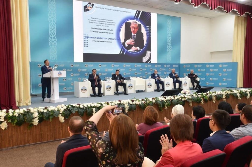 Казахский писатель и политик: КазНУ отметил 75-летие Уалихана Калижана