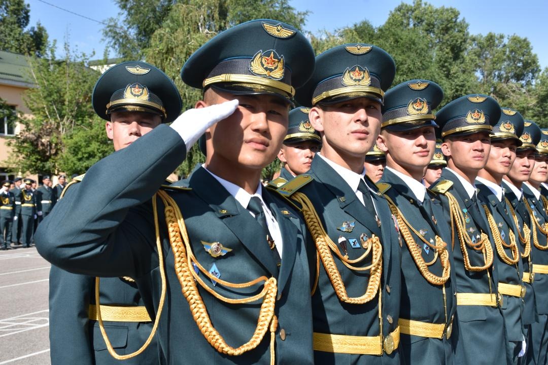 Министерство обороны продолжает прием документов в военные учебные заведения