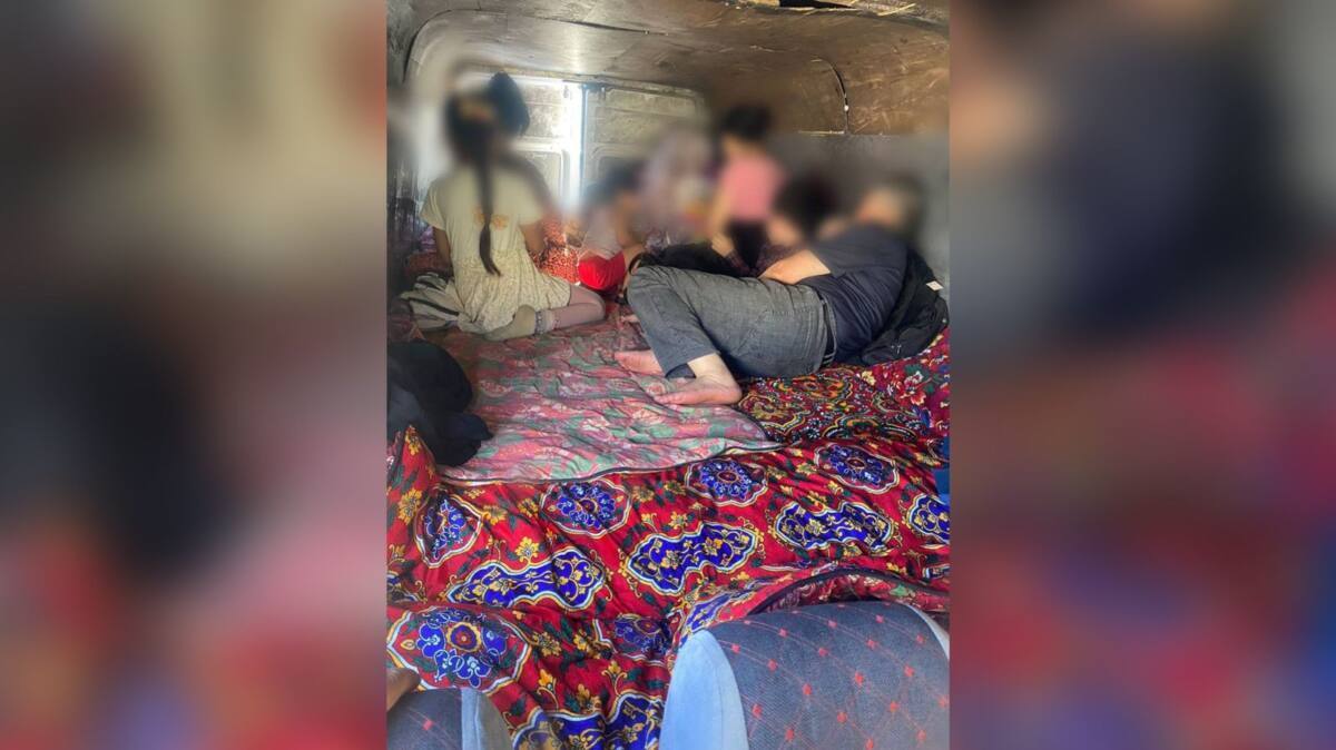 Необычное авто с топчаном и мигрантами внутри выявили жамбылские полицейские
