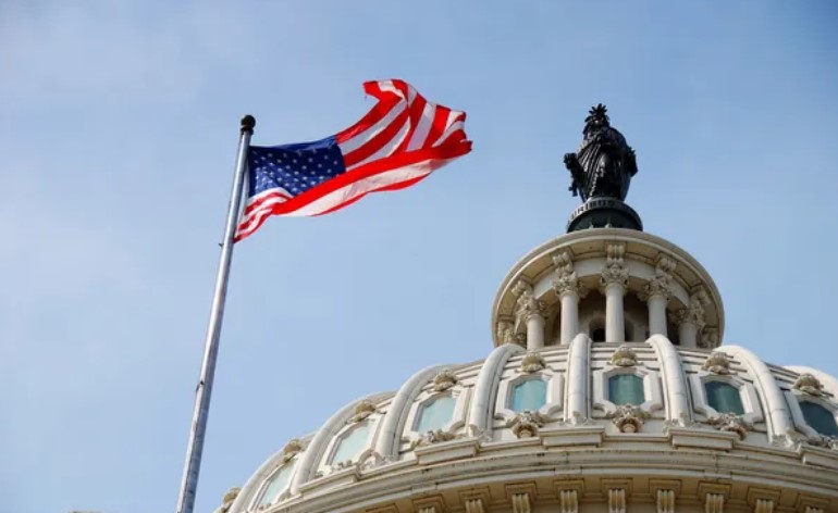 Сенат США принял законопроект о повышении потолка госдолга