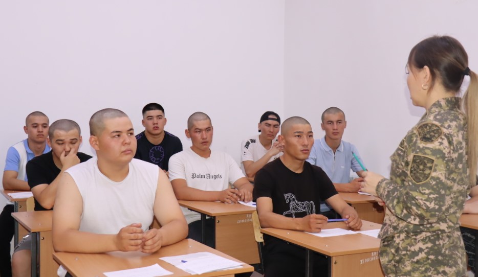 Шымкент: близится к концу весенняя призывная кампания