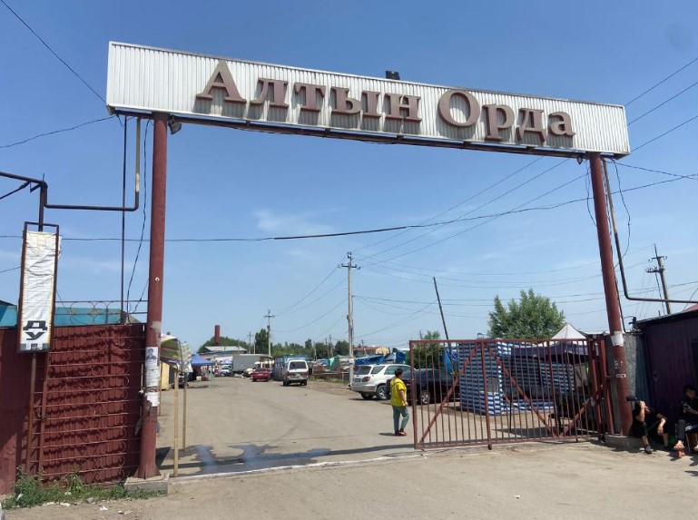 Свыше двухсот жалоб на работу рынка Алтын орда поступило в call-центр и телеграм-чат