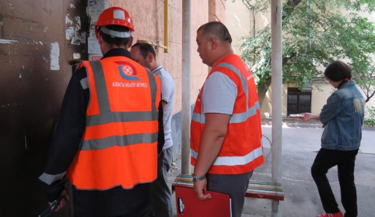 В Алматы злостным должникам теперь будут отключать горячую воду