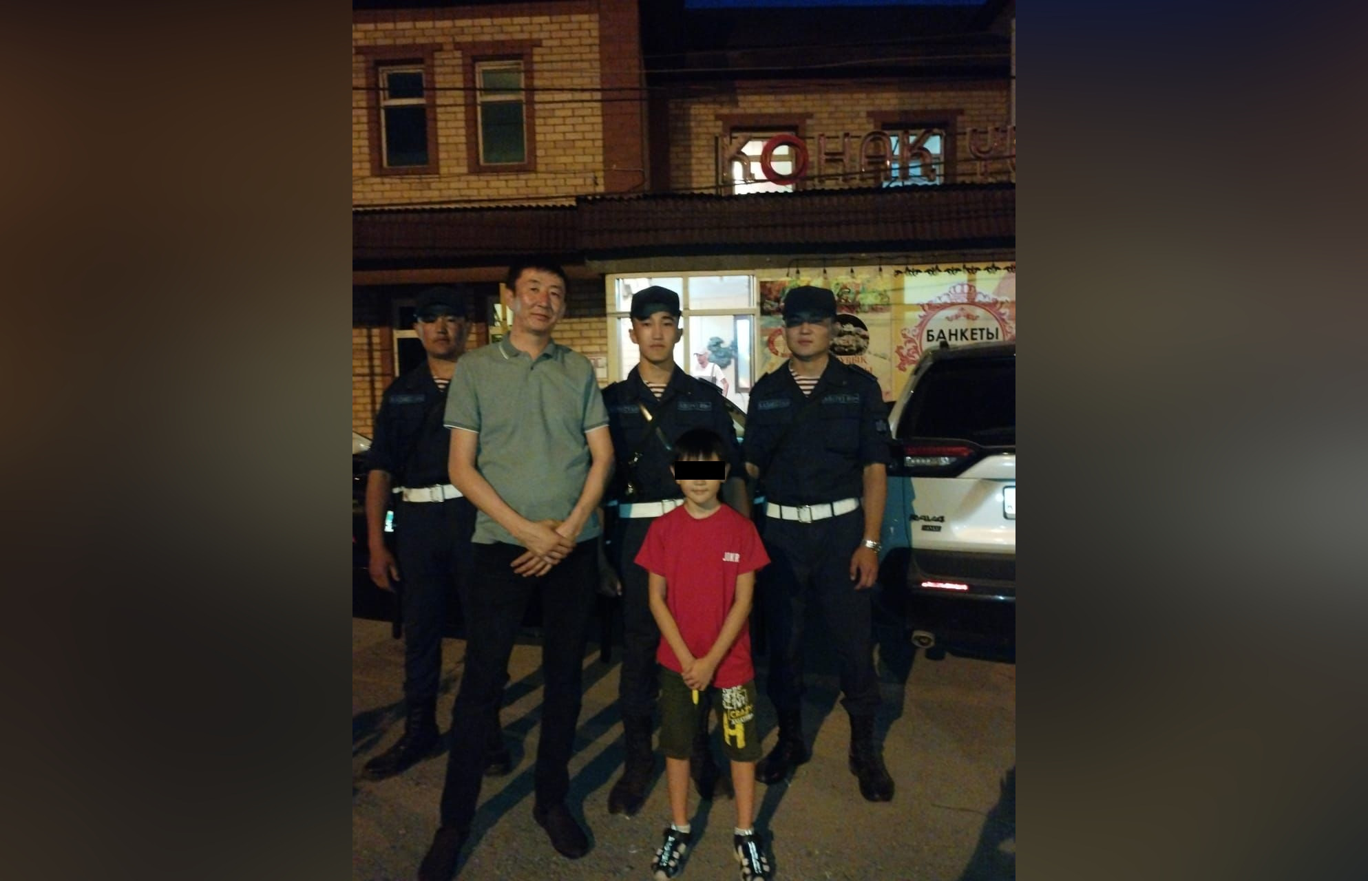 В Астане бойцы Нацгвардии вернули родителям четверых детей