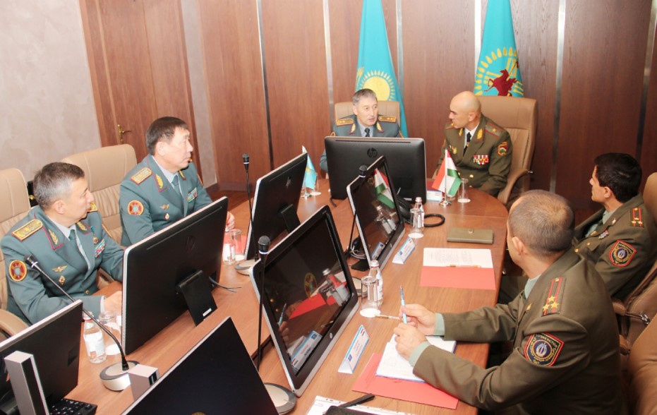 В Астане состоялась двухстороняя встреча военных Таджикистана и Казахстана