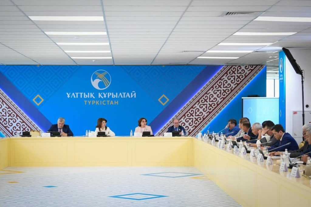 В Туркестане обсуждены вопросы консолидации, культурно-духовного развития, образования и науки