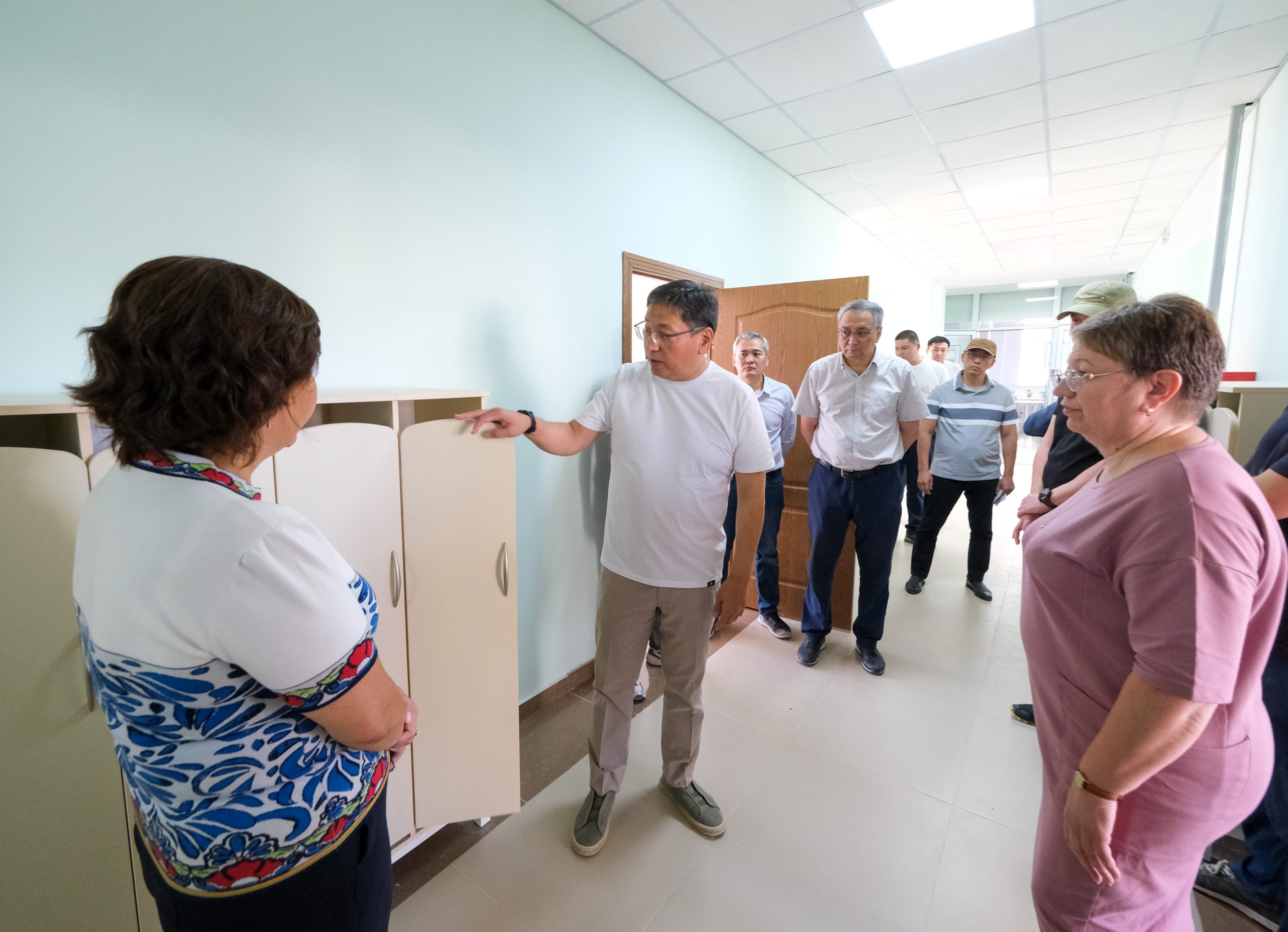 Ерболат Досаев проверил ход строительства проблемных объектов социальной и инженерной инфраструктуры