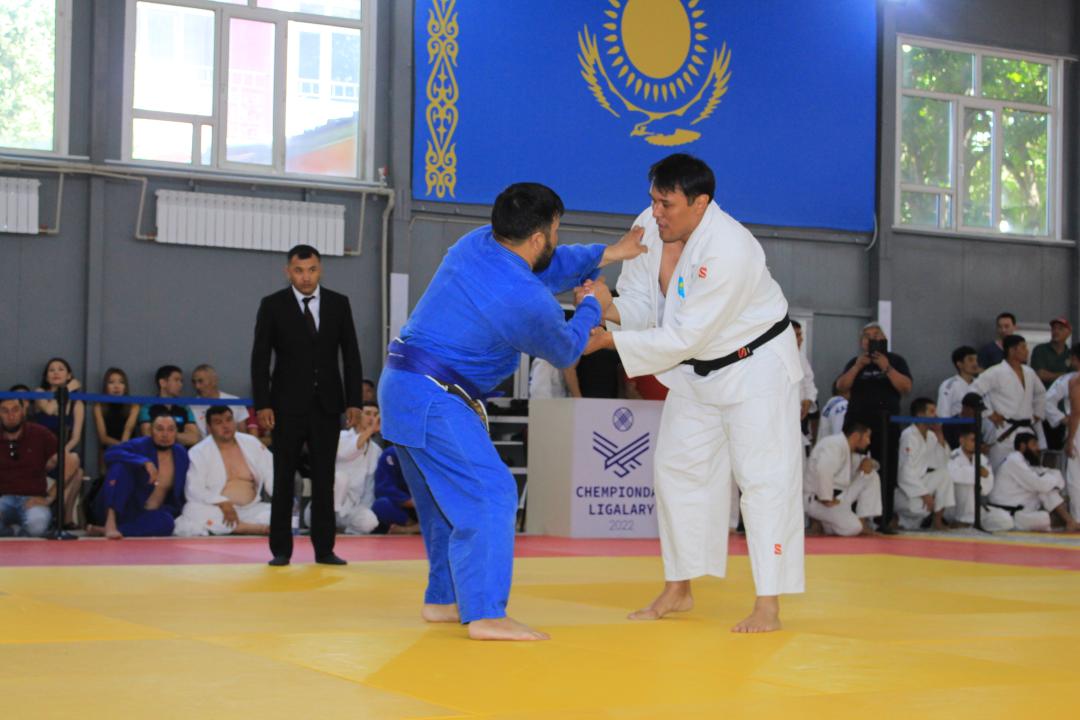 Два «золота» завоевали армейцы на чемпионате страны по дзюдо