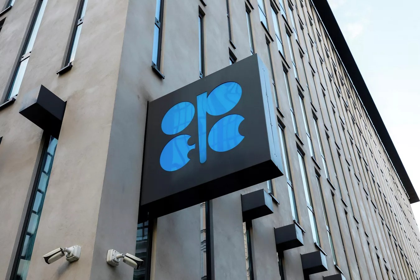 Казахстан сокращает добычу нефти в рамках ОПЕК+