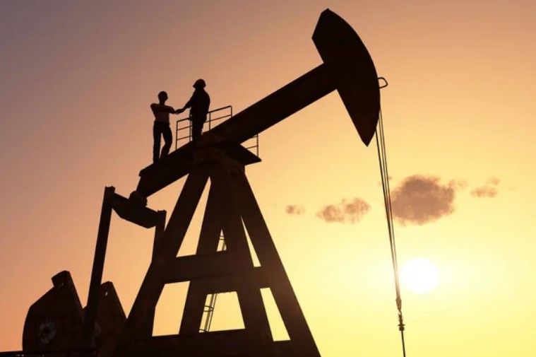 Нефтяной рынок в ожидании: ключевые факторы и тренды