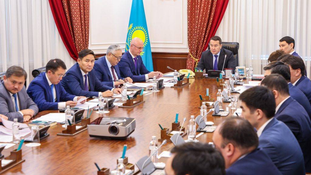 Алихан Смаилов провел заседание Комиссии по демонополизации