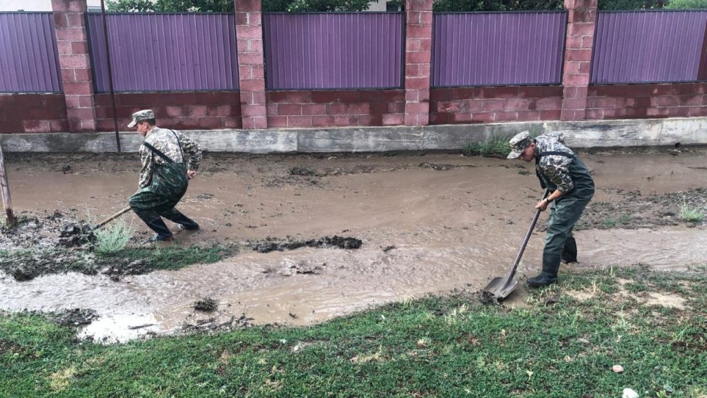 Склоновый сток сошел с гор в Алматинской области