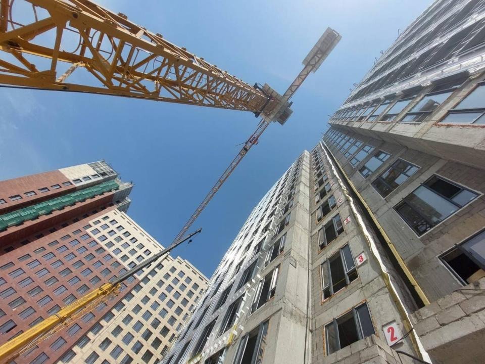 Специалисты КазНИИСА провели вибродинамическое испытание  ЖК в Алматы