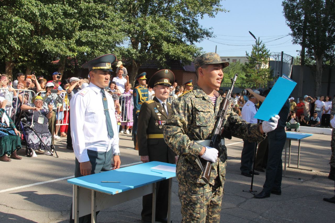 Военная присяга в Астане: Молодые гвардейцы готовы защищать Родину