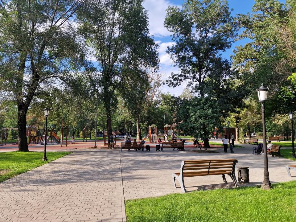 Для отдыха и развлечений: завершена реконструкция сквера в Алматы