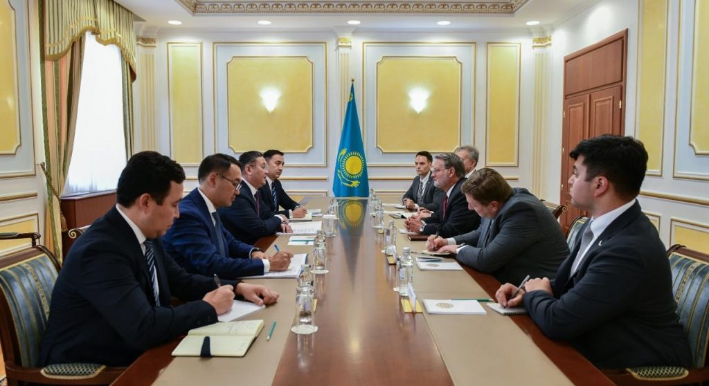 Глава МИД Казахстана встретился с председателем комитета Сената США