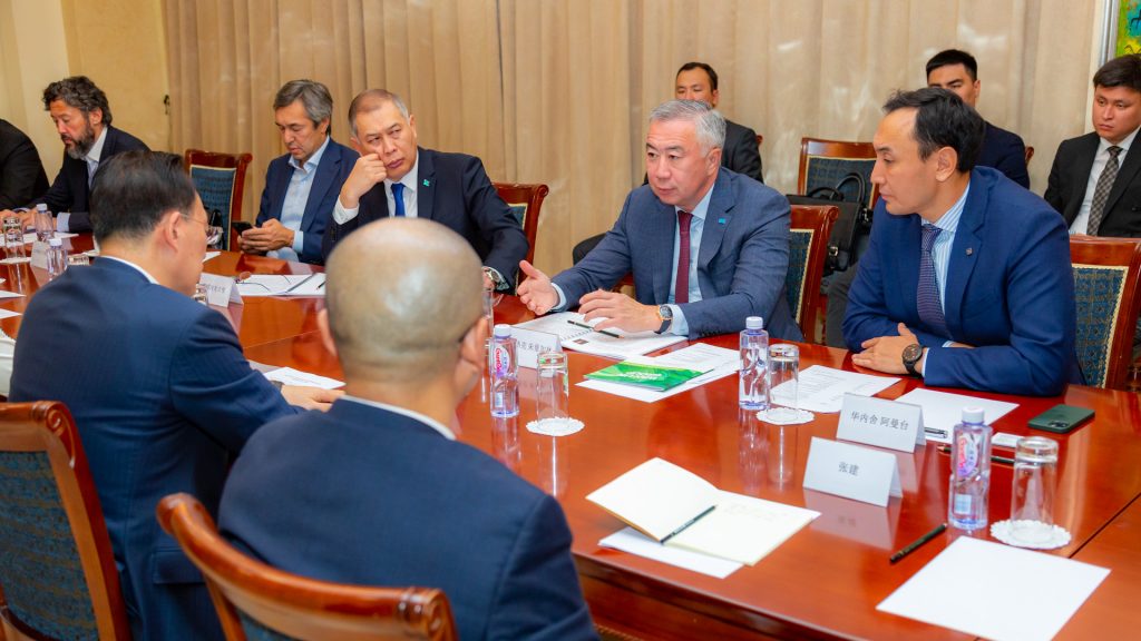 С. Жумангарин встретился с генеральным директором «Beijing Huanju Commercial Management Co.» Дин И