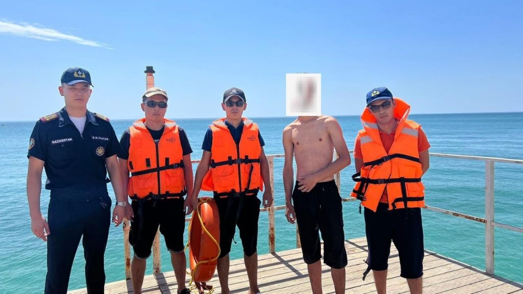 На побережье Каспийского моря спасены люди