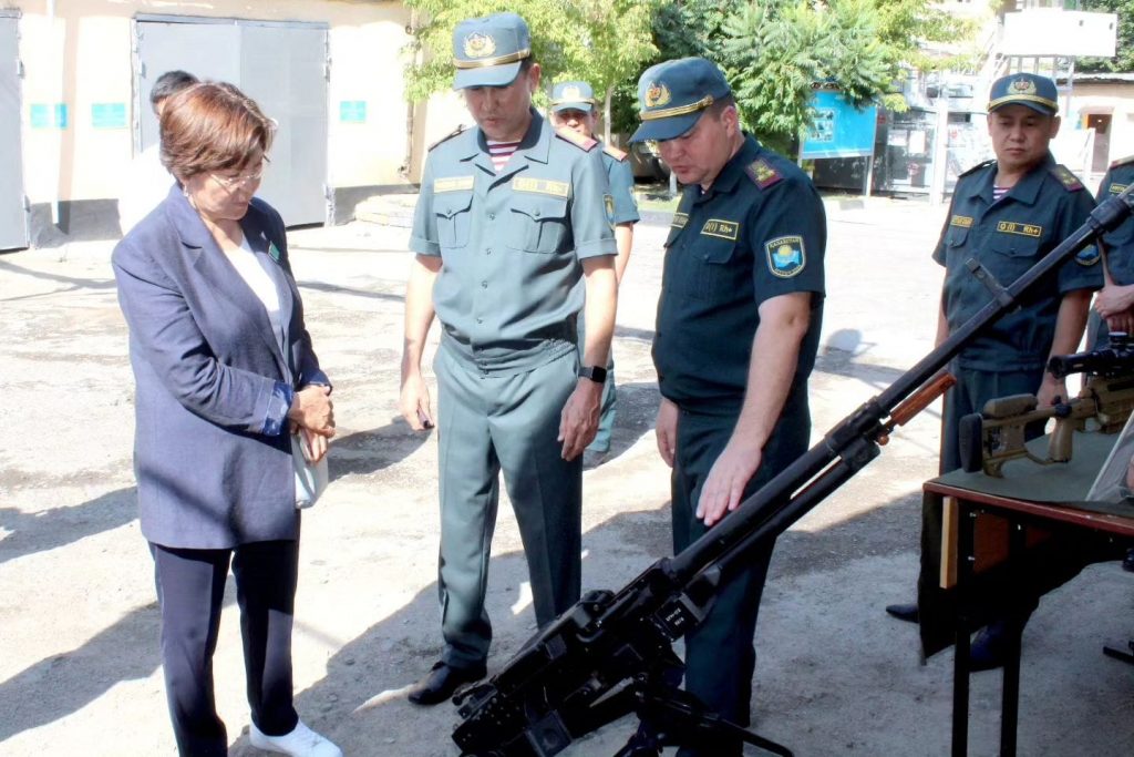 Народные избранники посетили Национальную гвардию