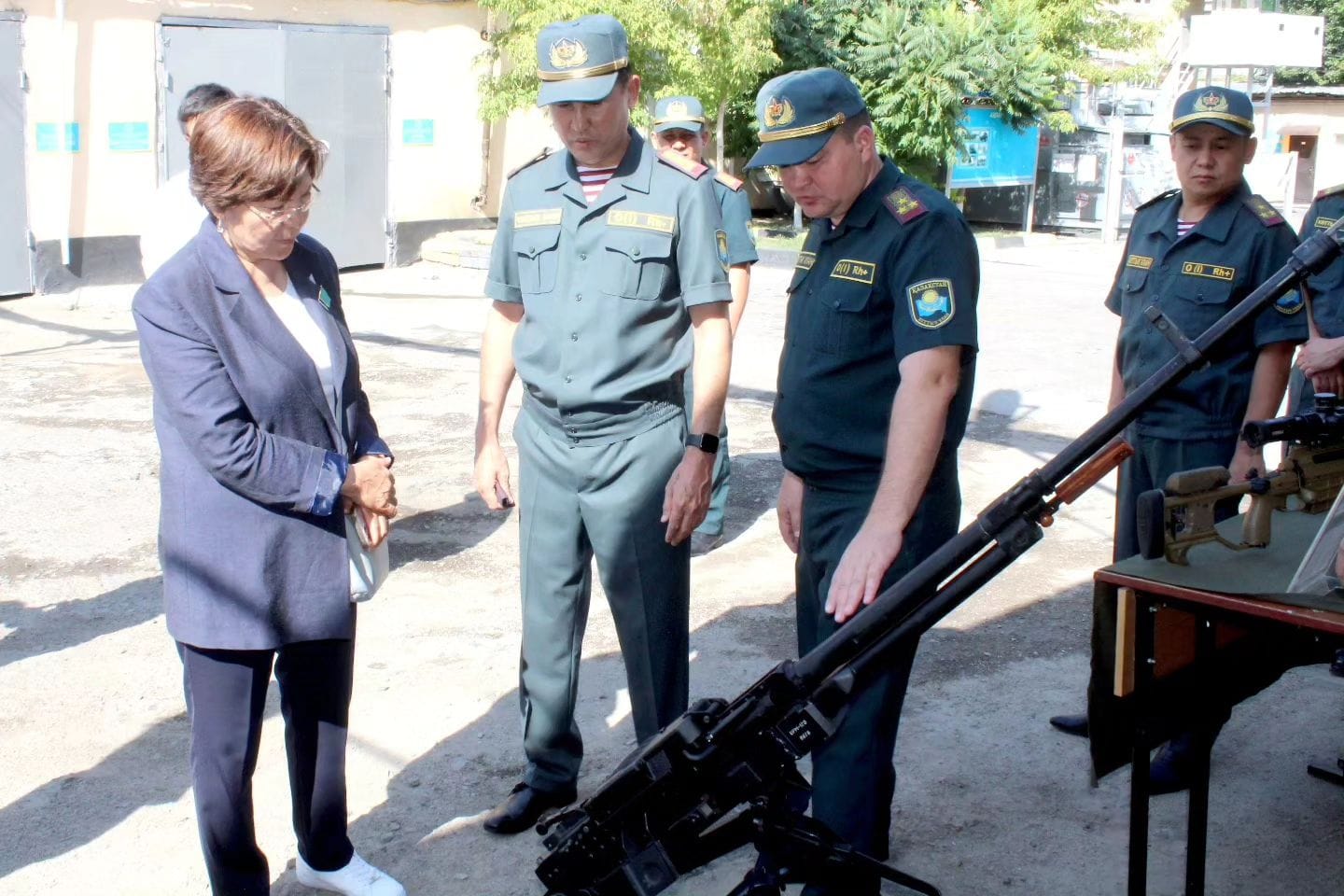 Народные избранники посетили Национальную гвардию
