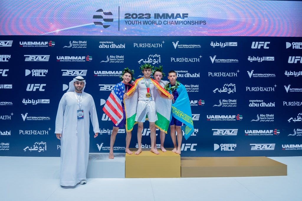 Радомир Морозов стал чемпионом мира по ММА