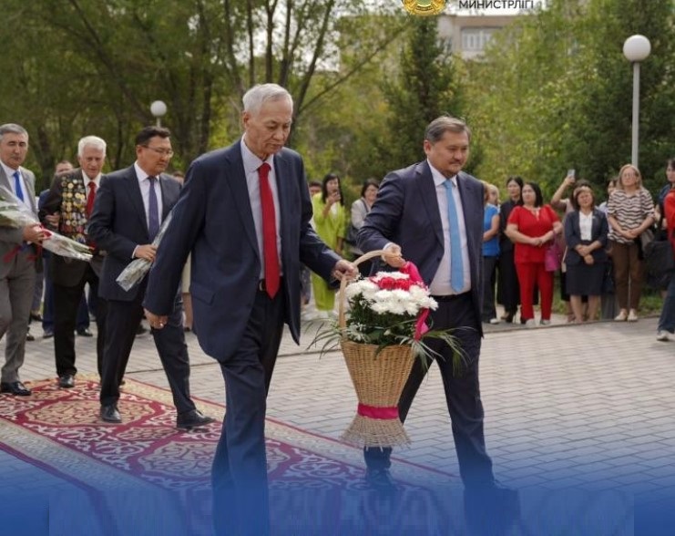 Саясат Нурбек посетил Shakarim University