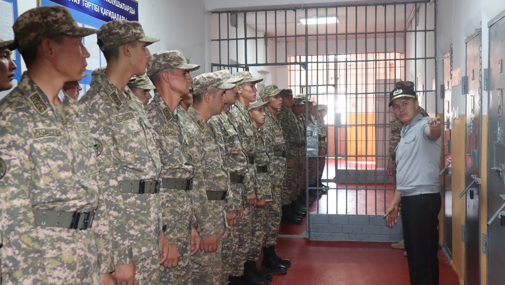 Солдатам рассказали об уголовной ответственности за воинские преступления