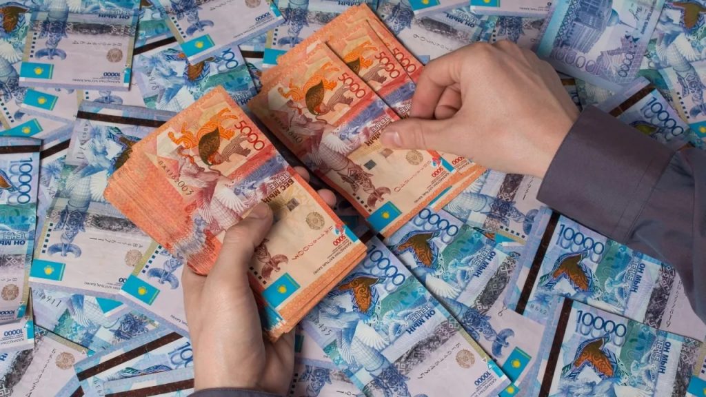 Тенге слабеет: С чем это связано?